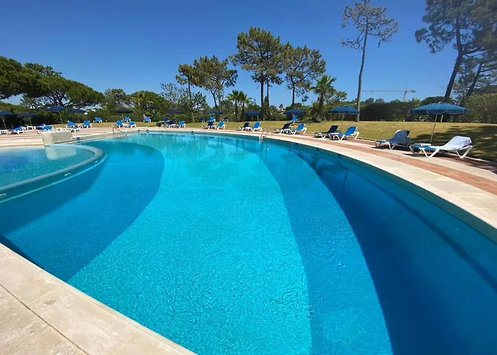 Victory Village, Quinta Do アルマンシル