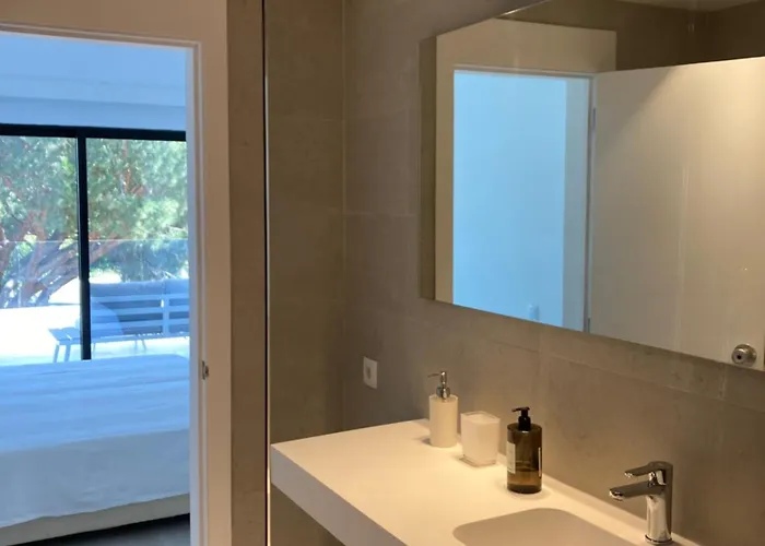 Victory Village, Quinta Do アルマンシル