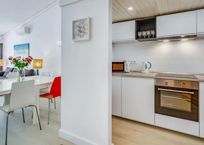 Victory Village, Quinta Do アルマンシル